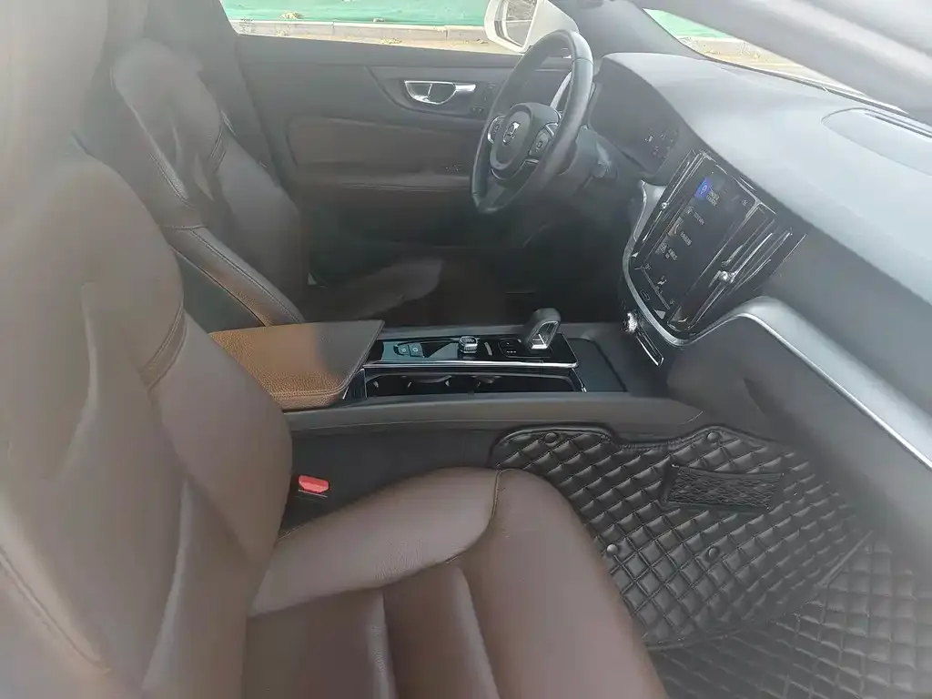Volvo S60 2022 из CN, фото 4