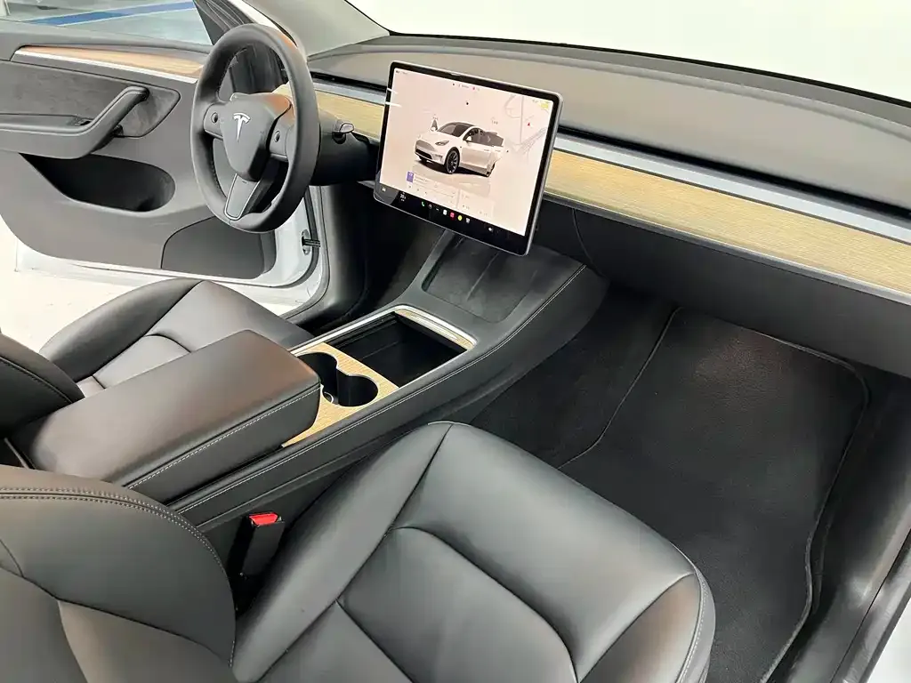 Tesla Model Y — фото 7