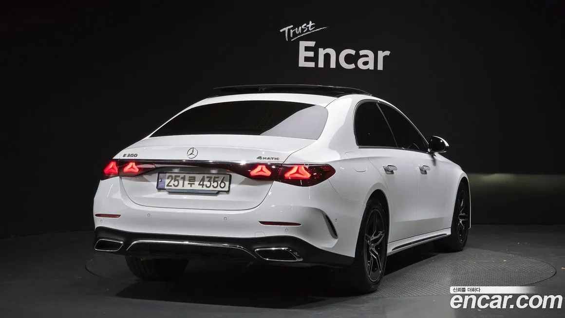 Mercedes-Benz E-Class — фото 2