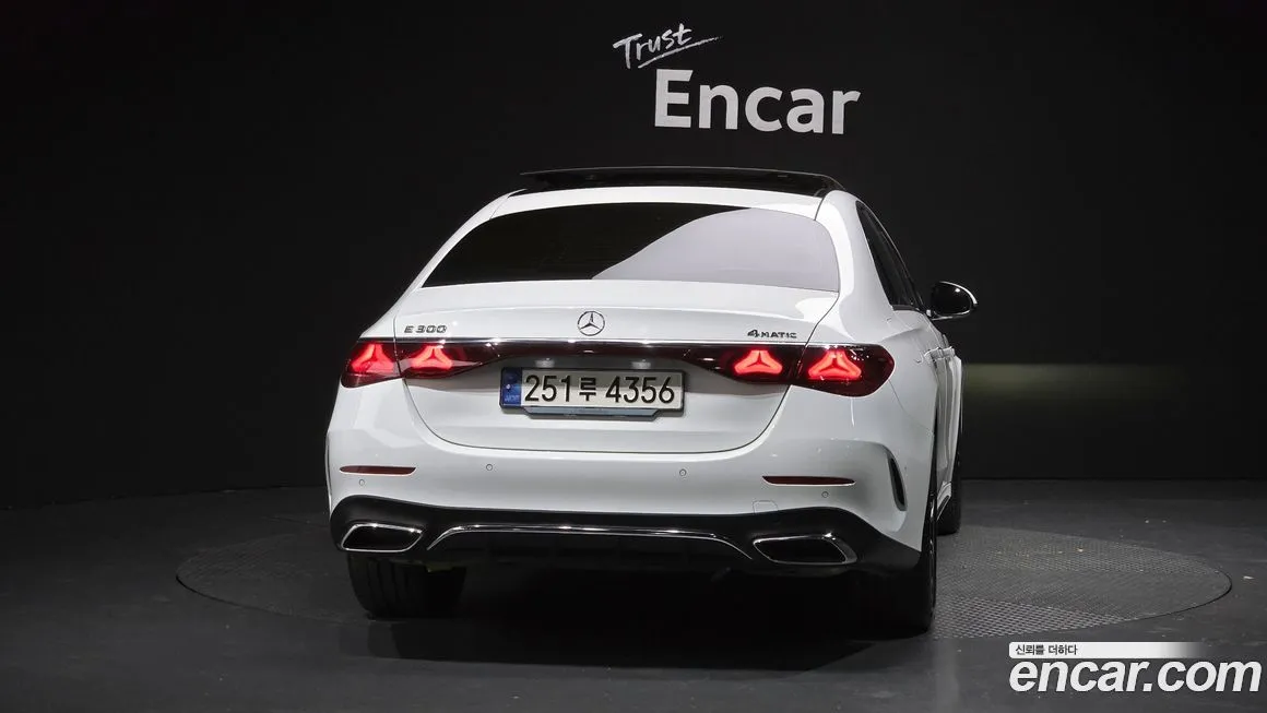 Mercedes-Benz E-Class — фото 4