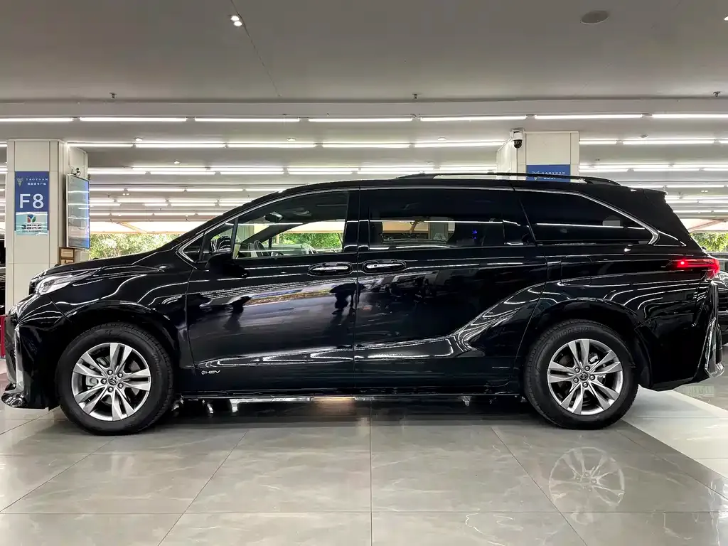 Toyota Sienna 2025 из CN, фото 6