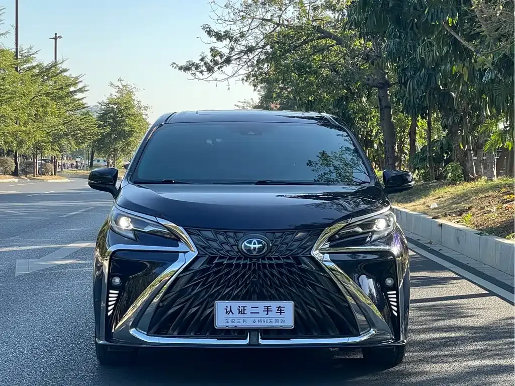 Toyota Sienna — фото 2