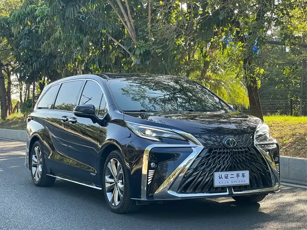 Toyota Sienna — фото 3