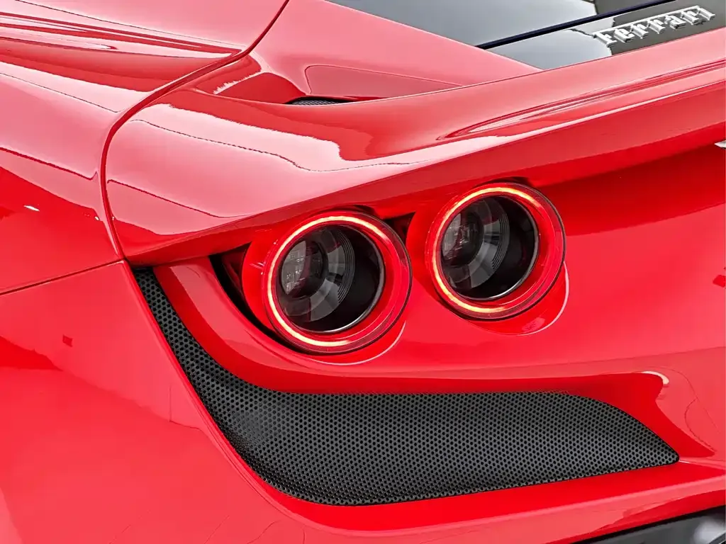 Ferrari F8 — фото 10