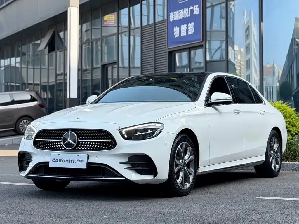 Mercedes-Benz E-Class — фото 1