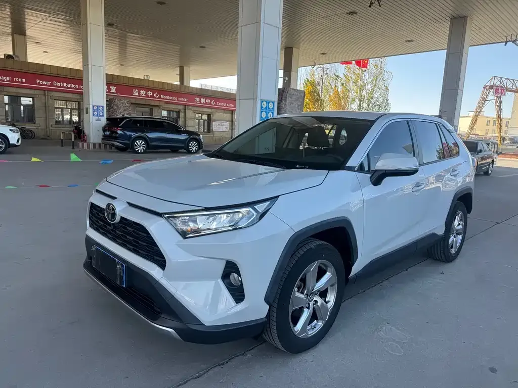 Toyota RAV4 2021 из CN, фото 1
