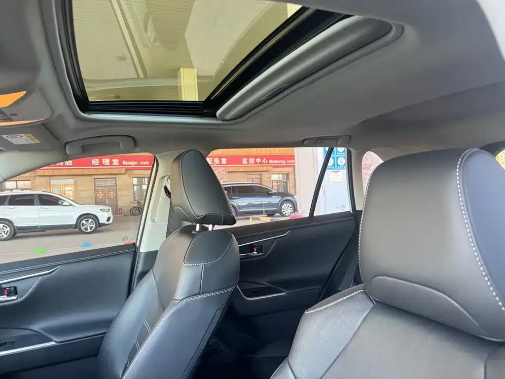 Toyota RAV4 2021 из CN, фото 4