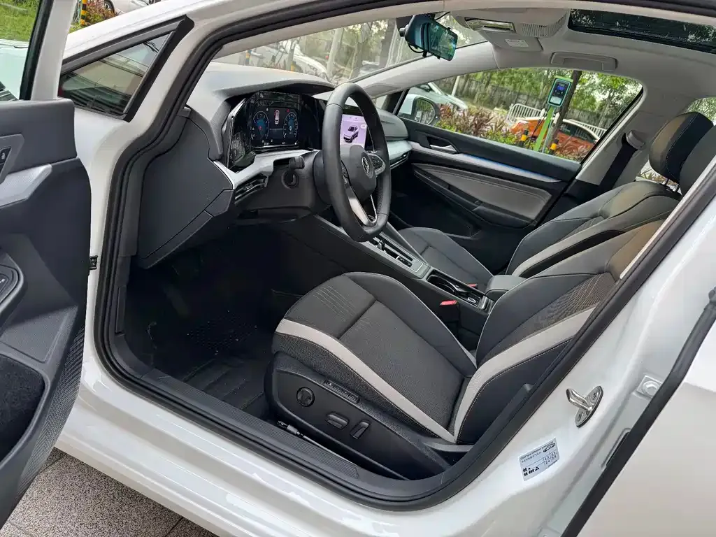 Volkswagen Golf 2025 из CN, фото 4