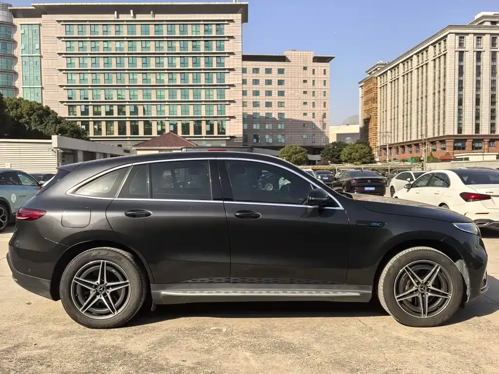 Mercedes-Benz EQC — фото 4
