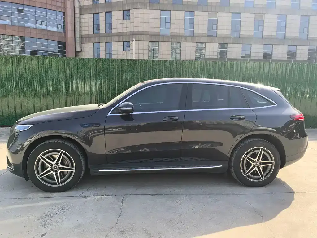 Mercedes-Benz EQC — фото 6