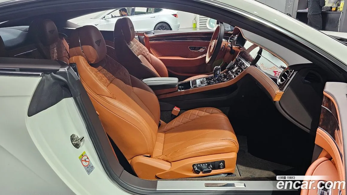 Bentley Continental 2022 из KR, фото 10