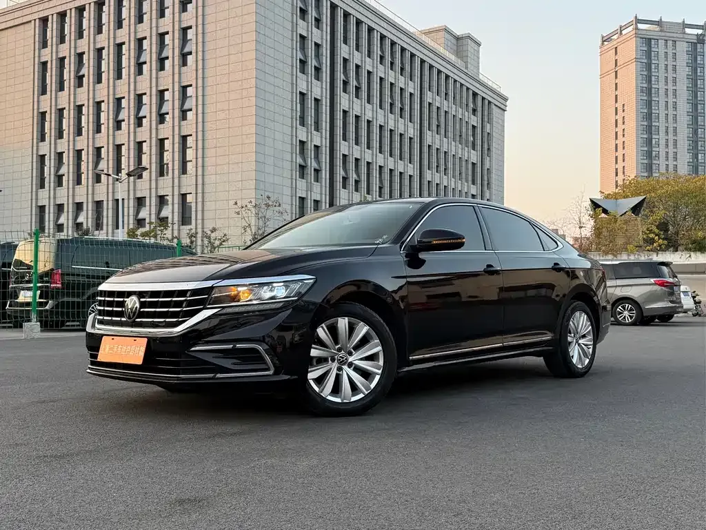 Volkswagen Passat — фото 1