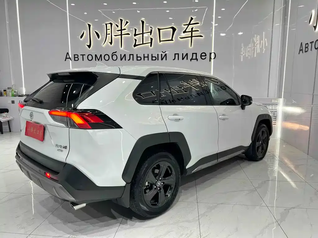 Toyota RAV4 — фото 2
