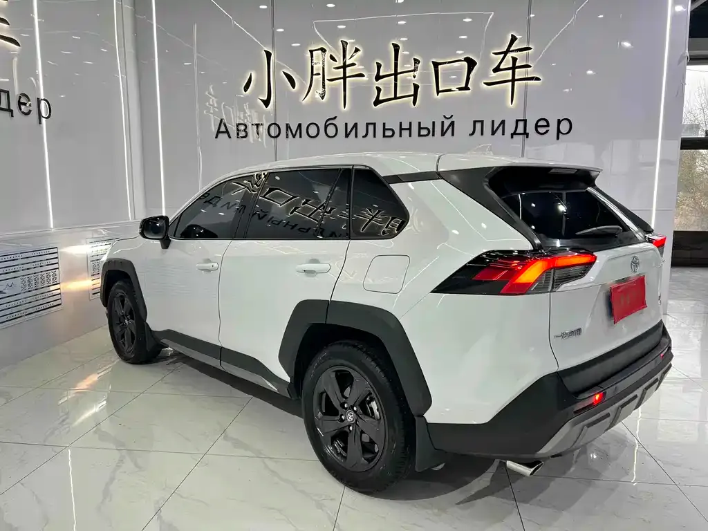 Toyota RAV4 — фото 4