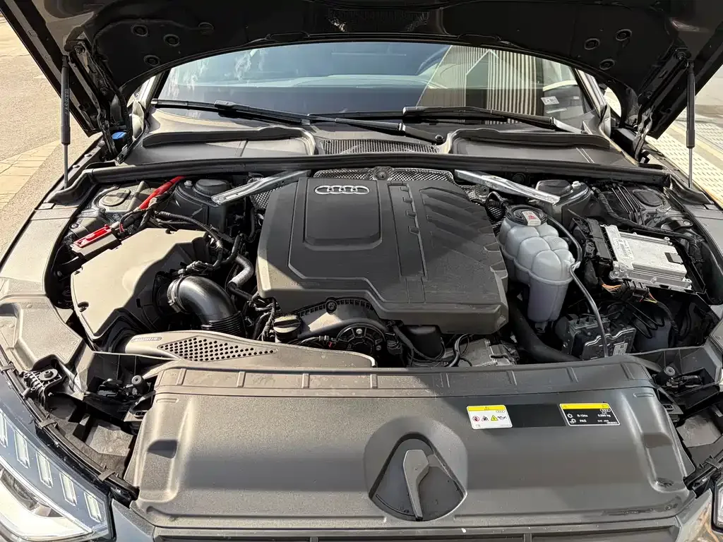 Audi A4L 2023 из CN, фото 10