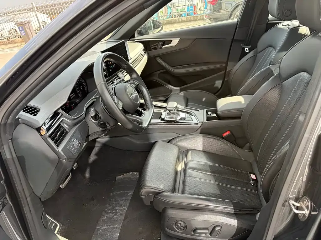 Audi A4L 2023 из CN, фото 2