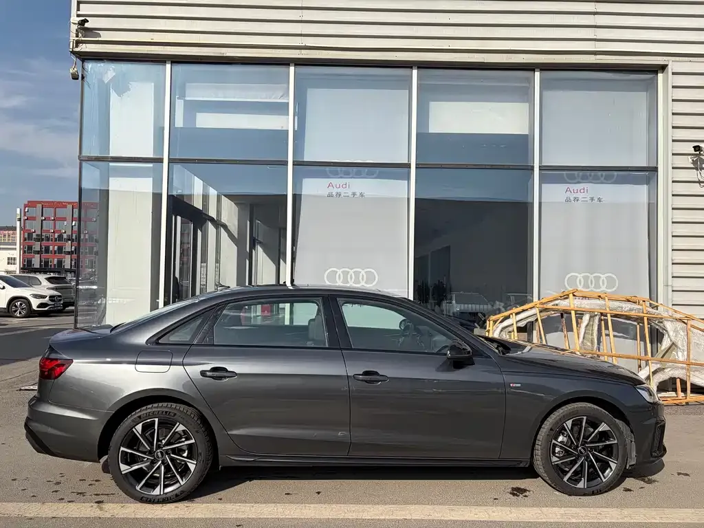 Audi A4L 2023 из CN, фото 7