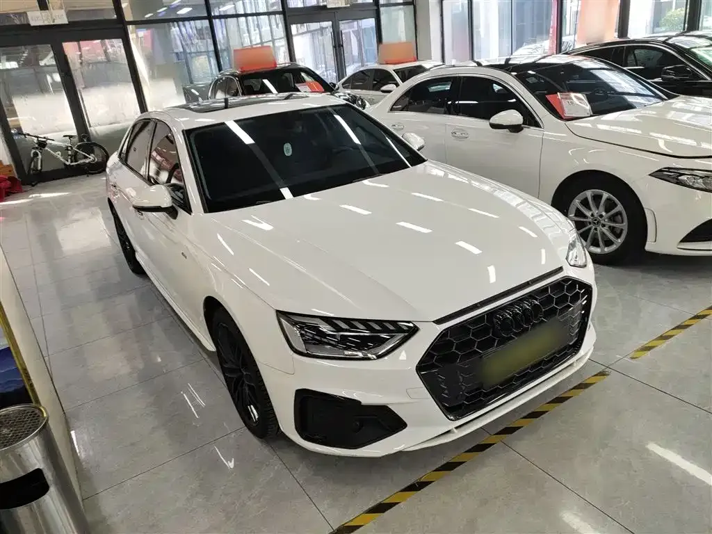 Audi A4L 2022 из CN, фото 4
