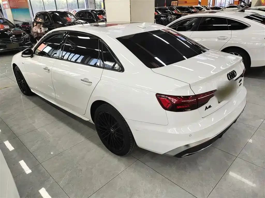 Audi A4L 2022 из CN, фото 5