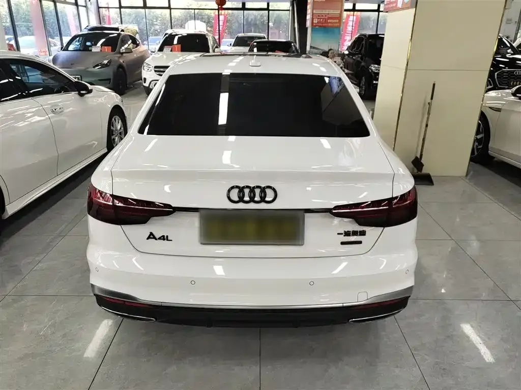Audi A4L 2022 из CN, фото 6