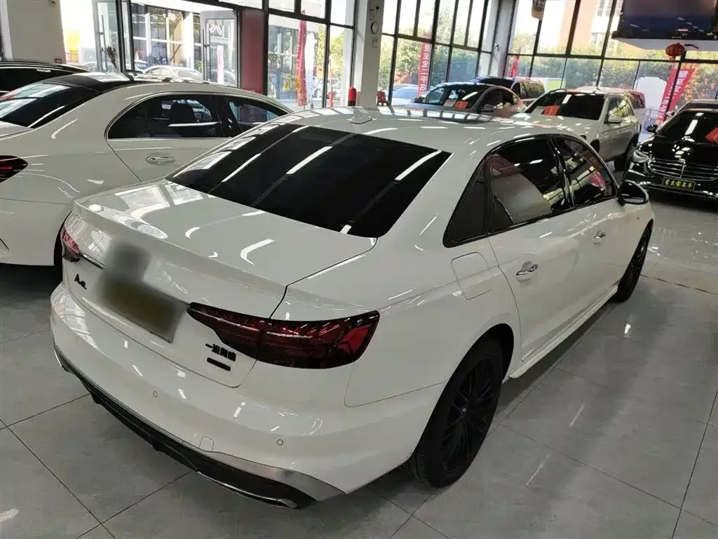 Audi A4L 2022 из CN, фото 7