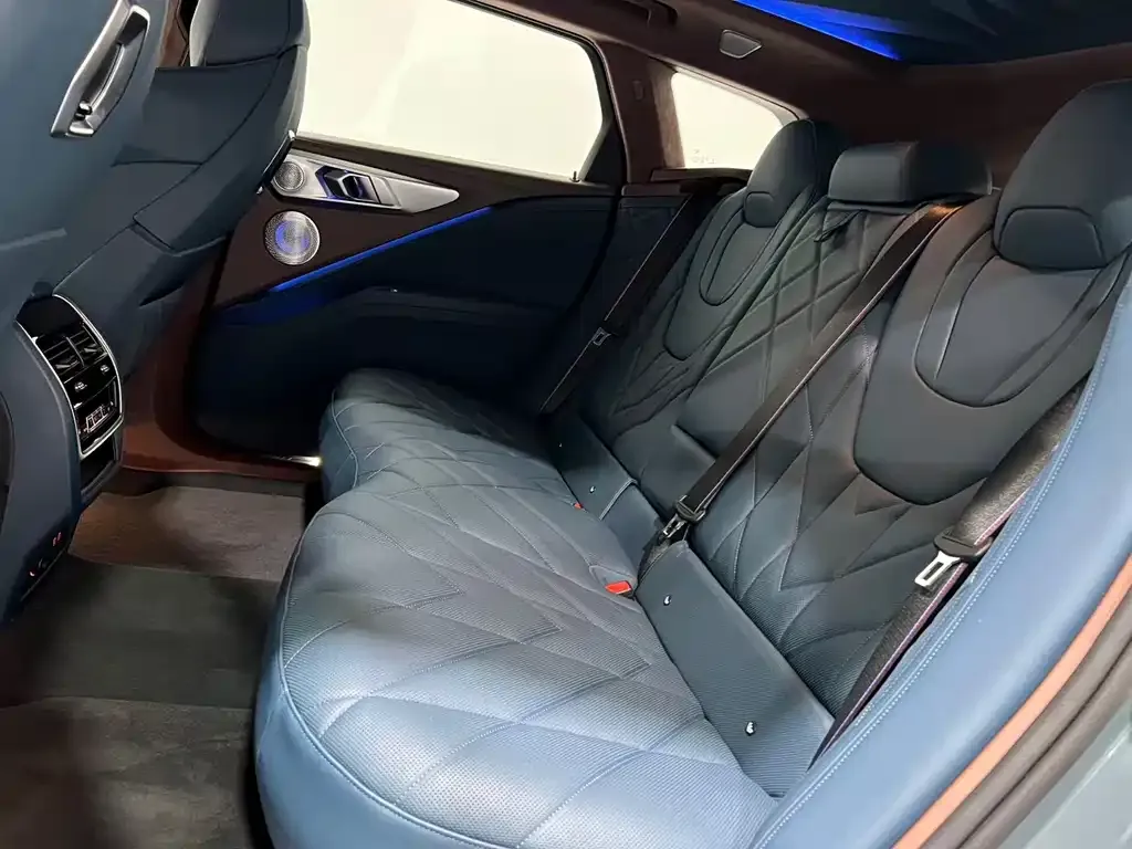 BMW XM 2024 из CN, фото 9