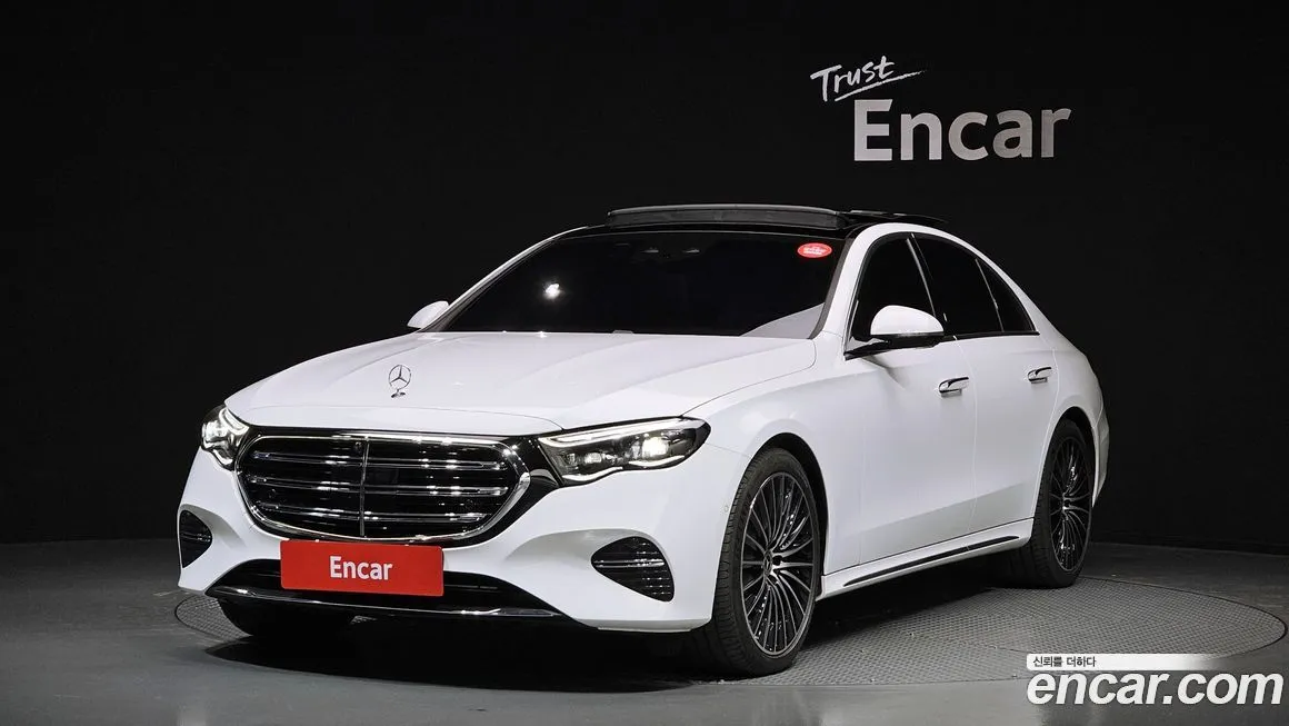 Mercedes-Benz E-Class — фото 1