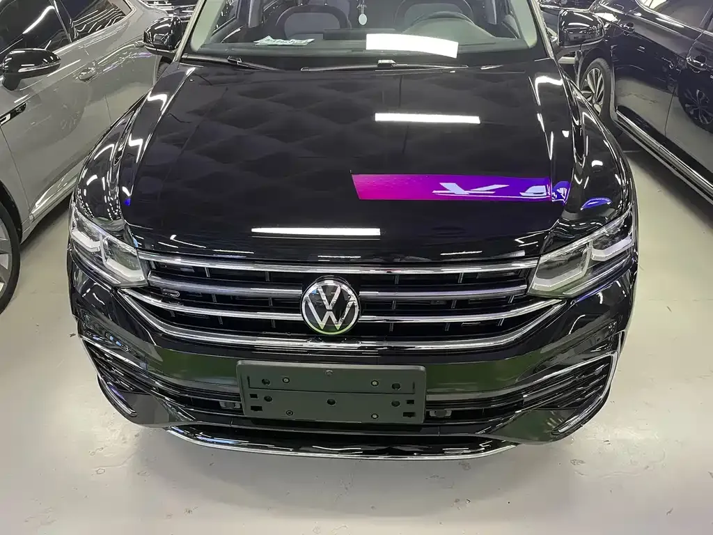 Volkswagen Tiguan L — фото 3