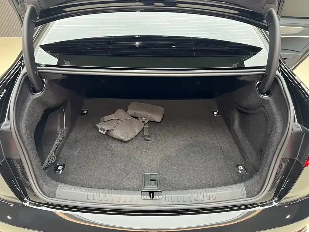 Audi A6L 2025 из CN, фото 7