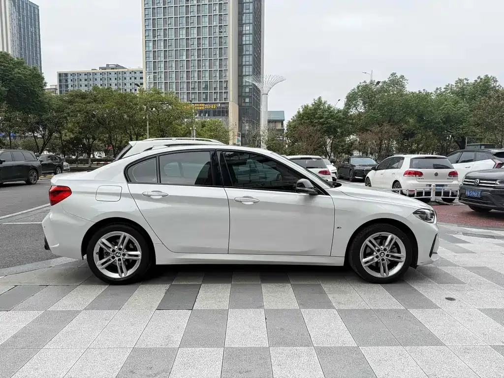 BMW 1 Series 2022 из CN, фото 4