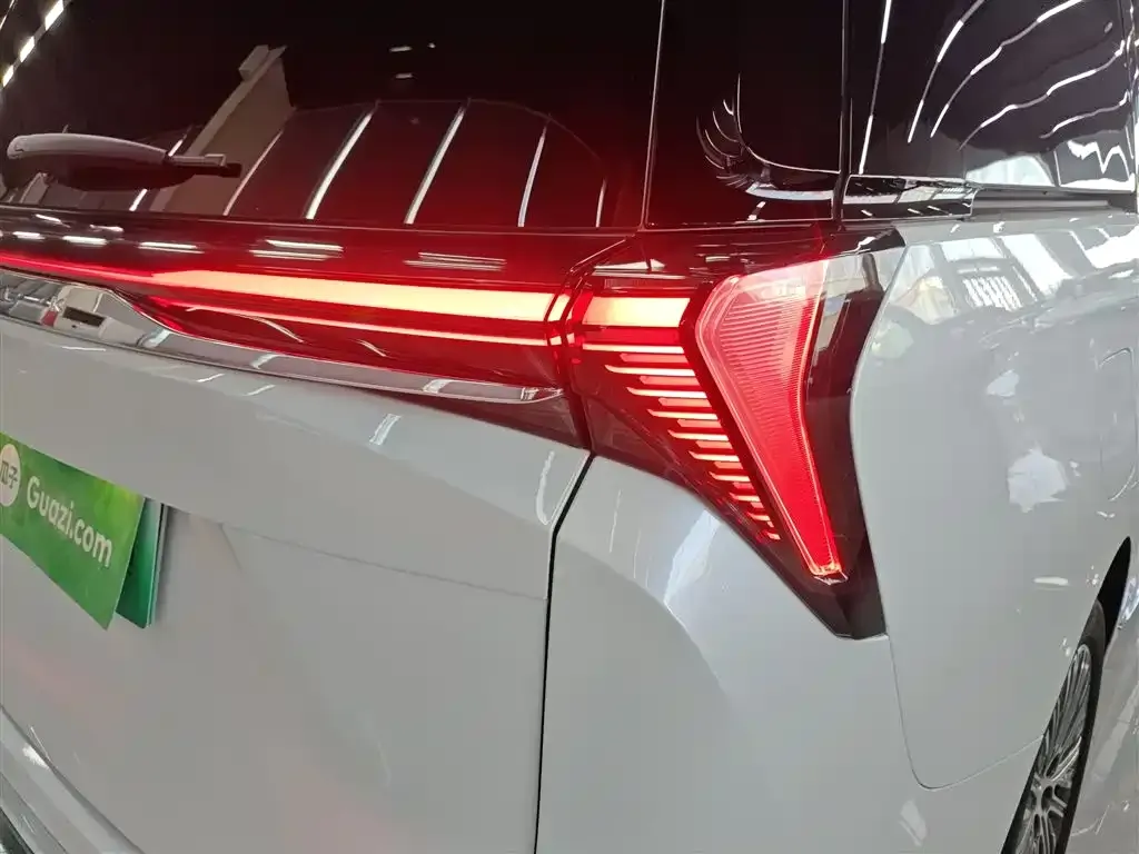 Buick GL8 Hybrid — фото 8