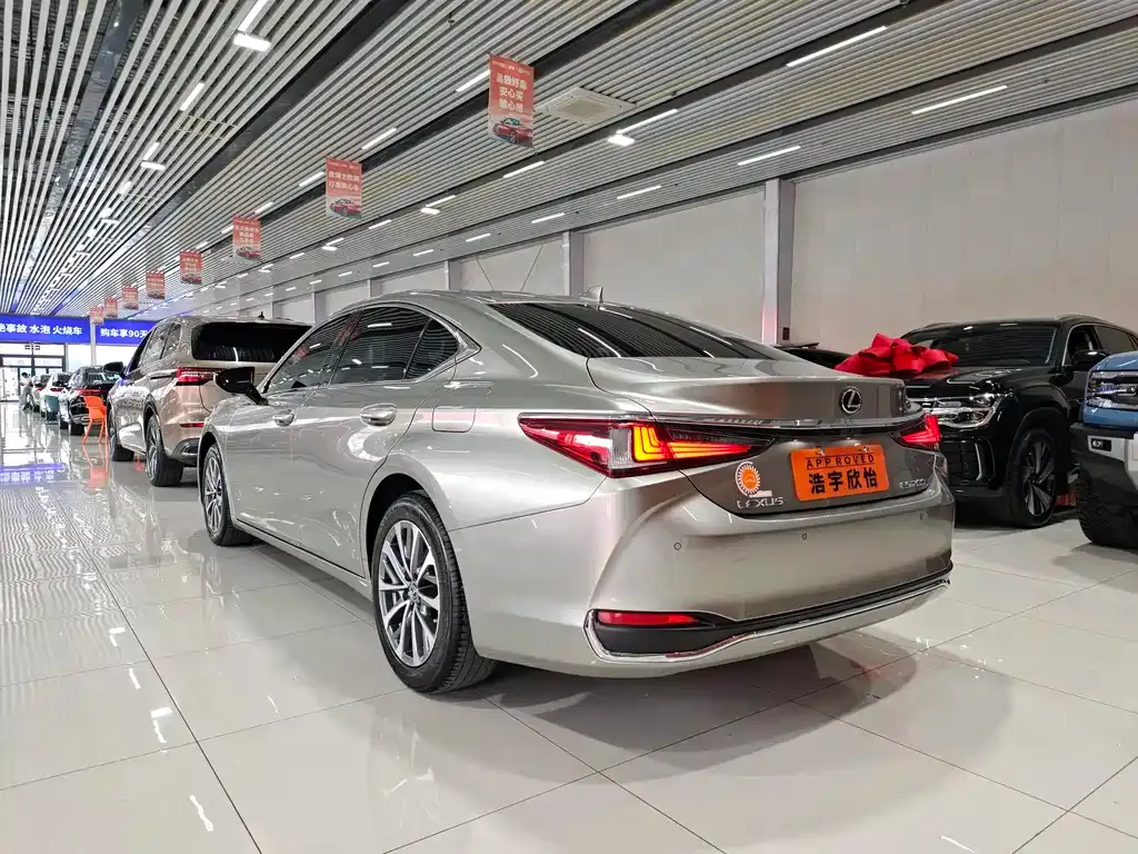 Lexus ES — фото 4