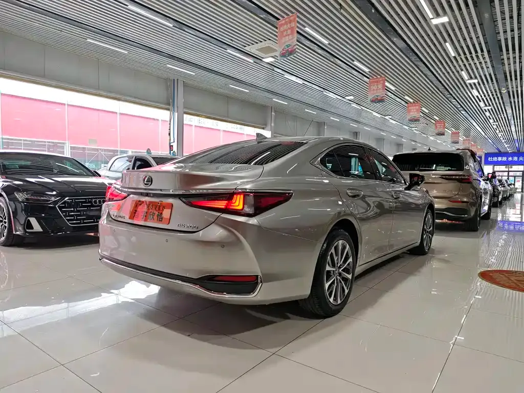 Lexus ES — фото 6