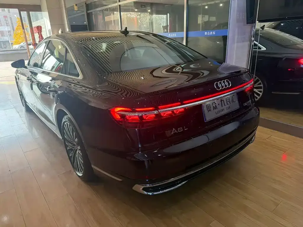 Audi A8 — фото 10