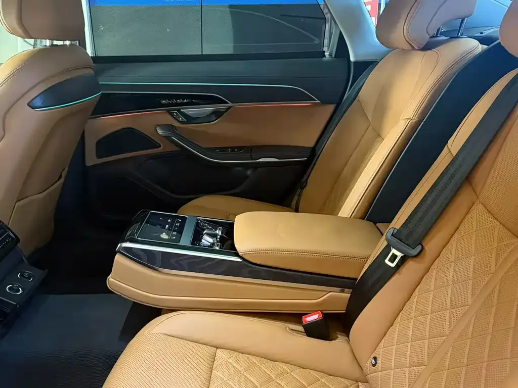 Audi A8 — фото 7