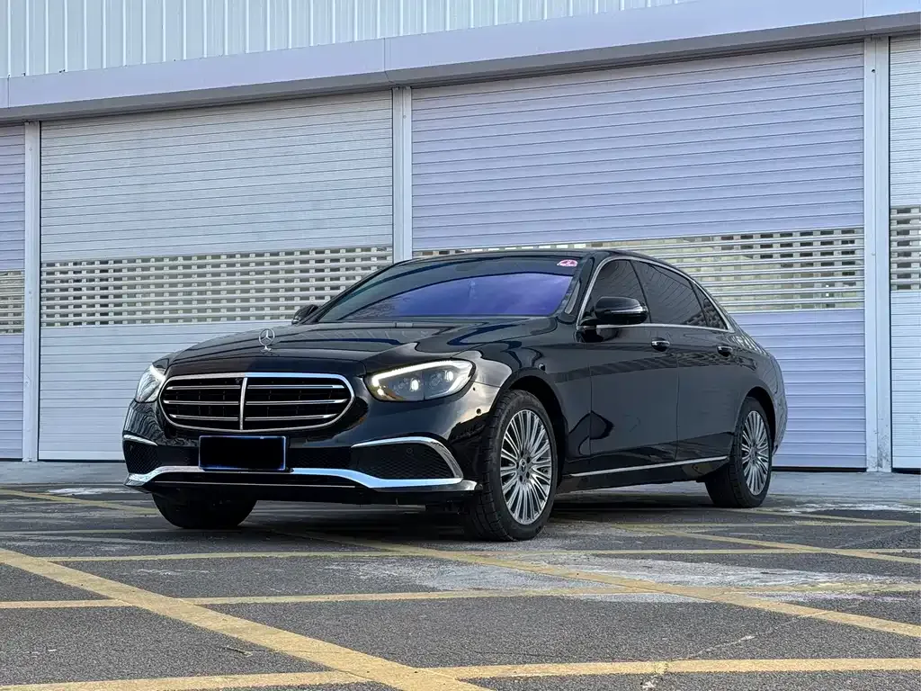 Mercedes-Benz E-Class — фото 1