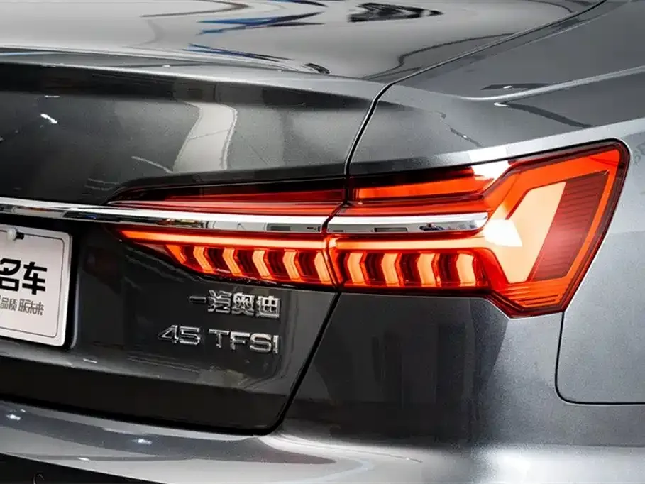 Audi A6L — фото 10