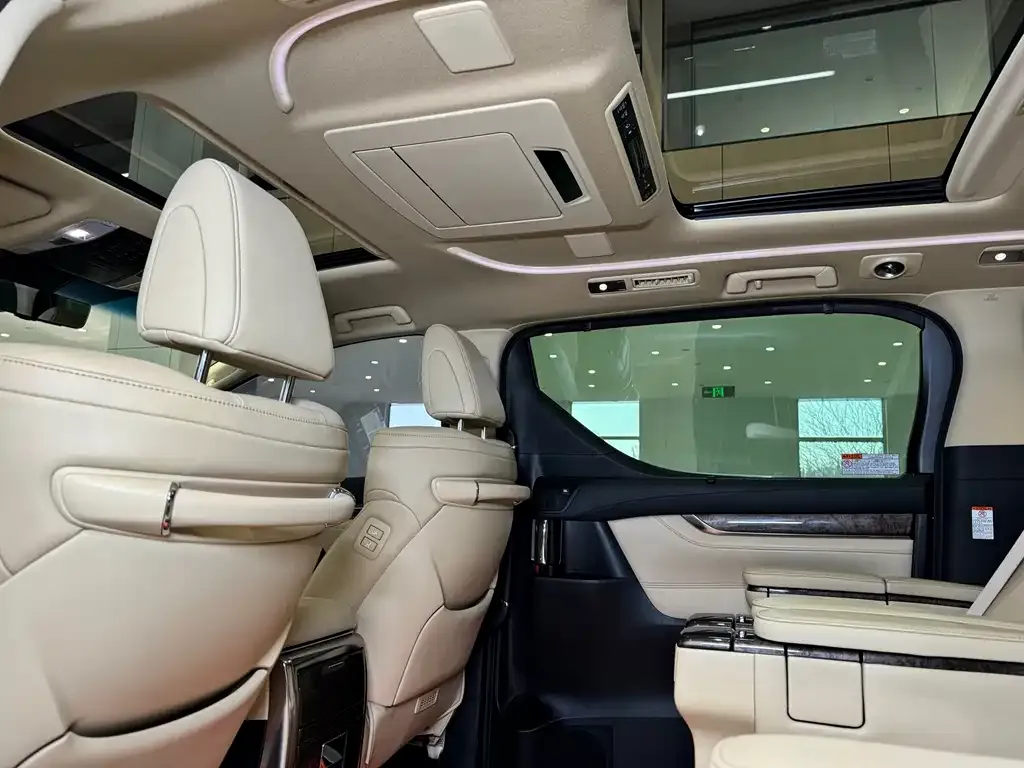 Toyota Vellfire 2022 из CN, фото 9