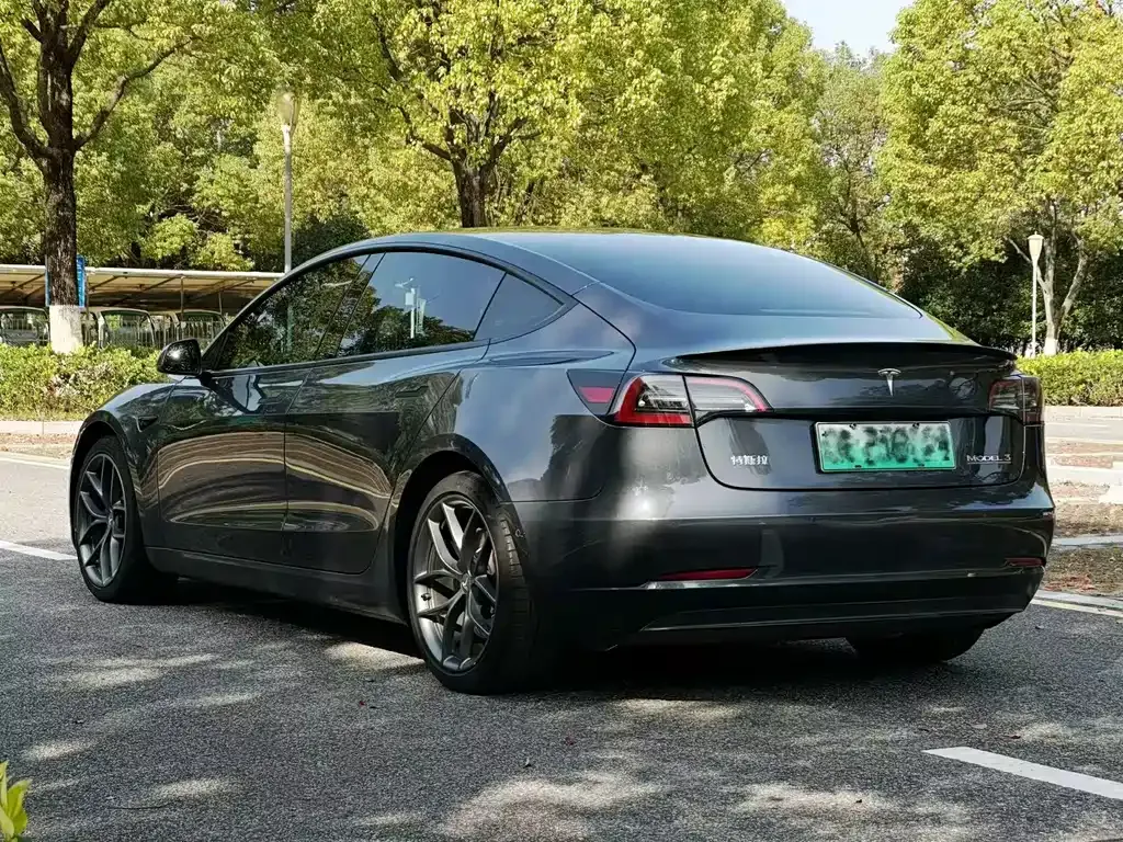 Tesla Model 3 — фото 4