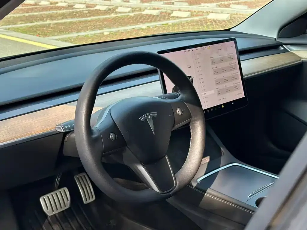 Tesla Model 3 — фото 8