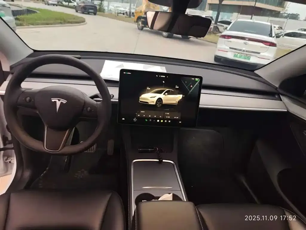 Tesla Model Y — фото 9