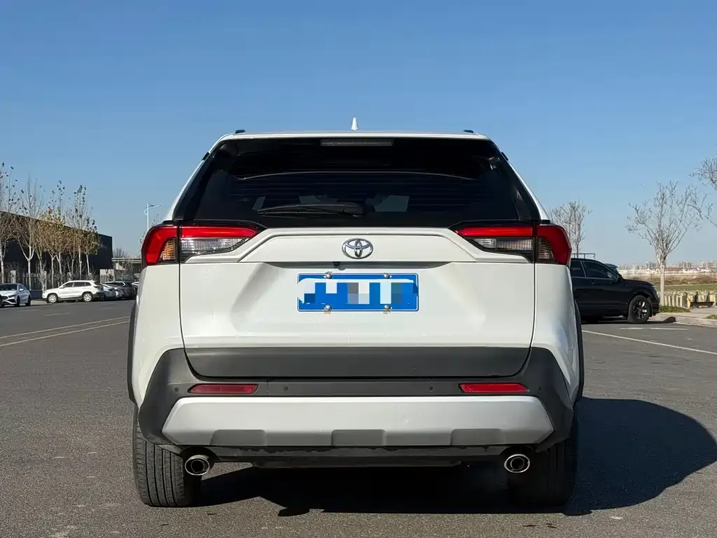 Toyota RAV4 2024 из CN, фото 2