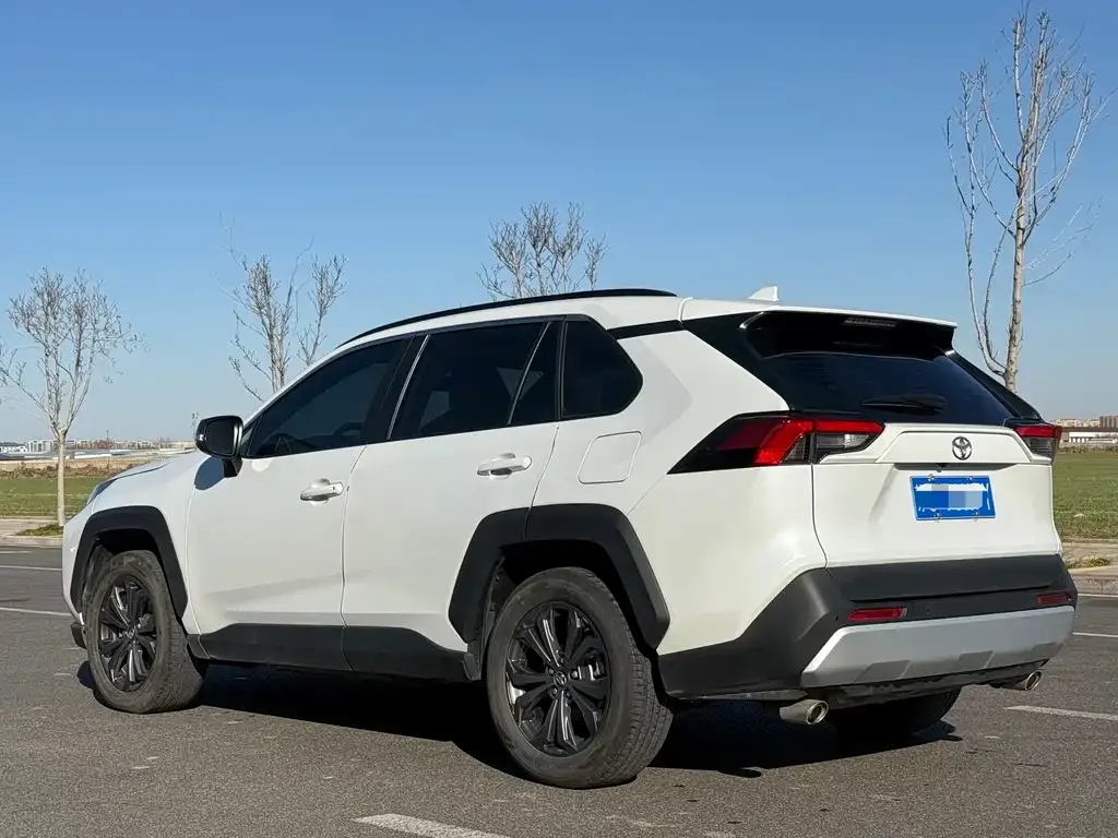 Toyota RAV4 2024 из CN, фото 3