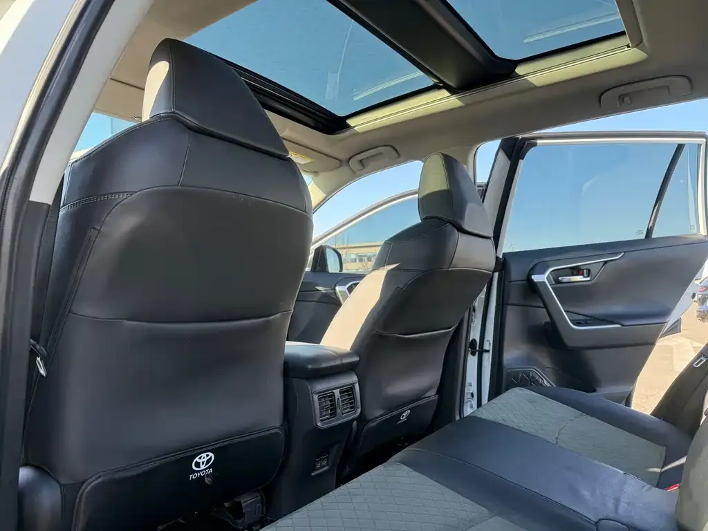 Toyota RAV4 2024 из CN, фото 8