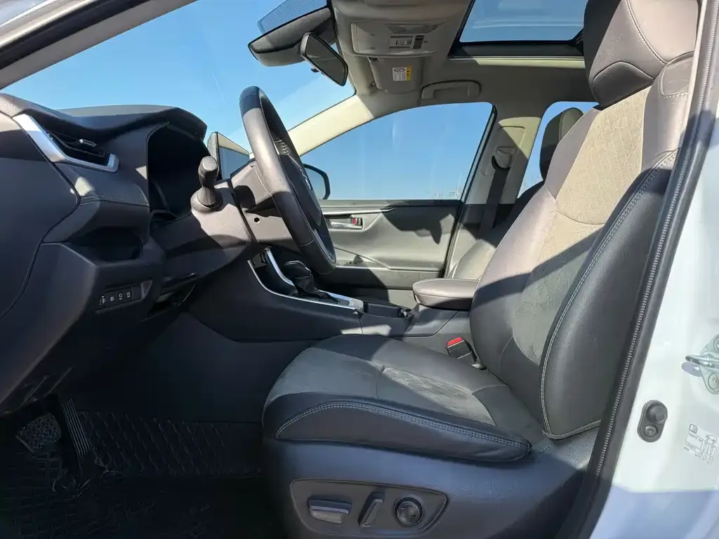 Toyota RAV4 2024 из CN, фото 9