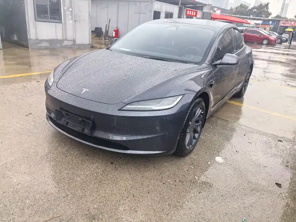 Tesla Model 3 — фото 1