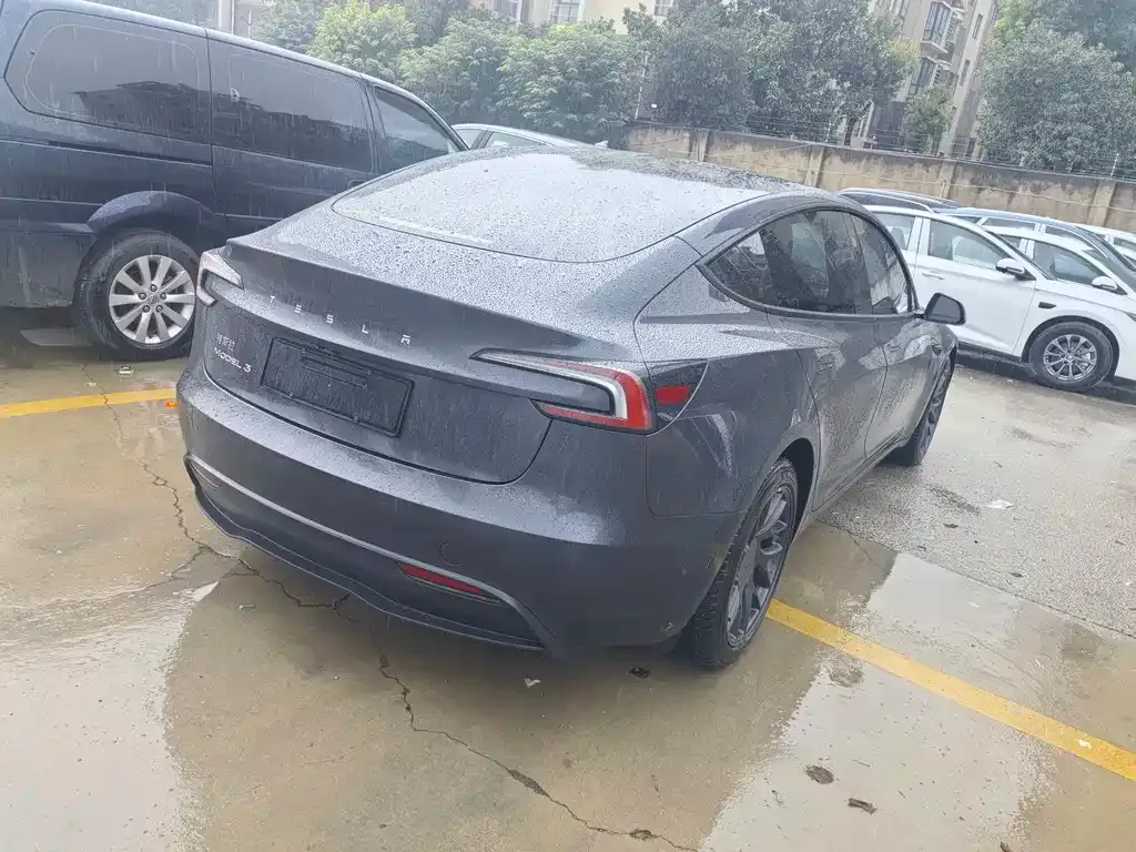 Tesla Model 3 — фото 8