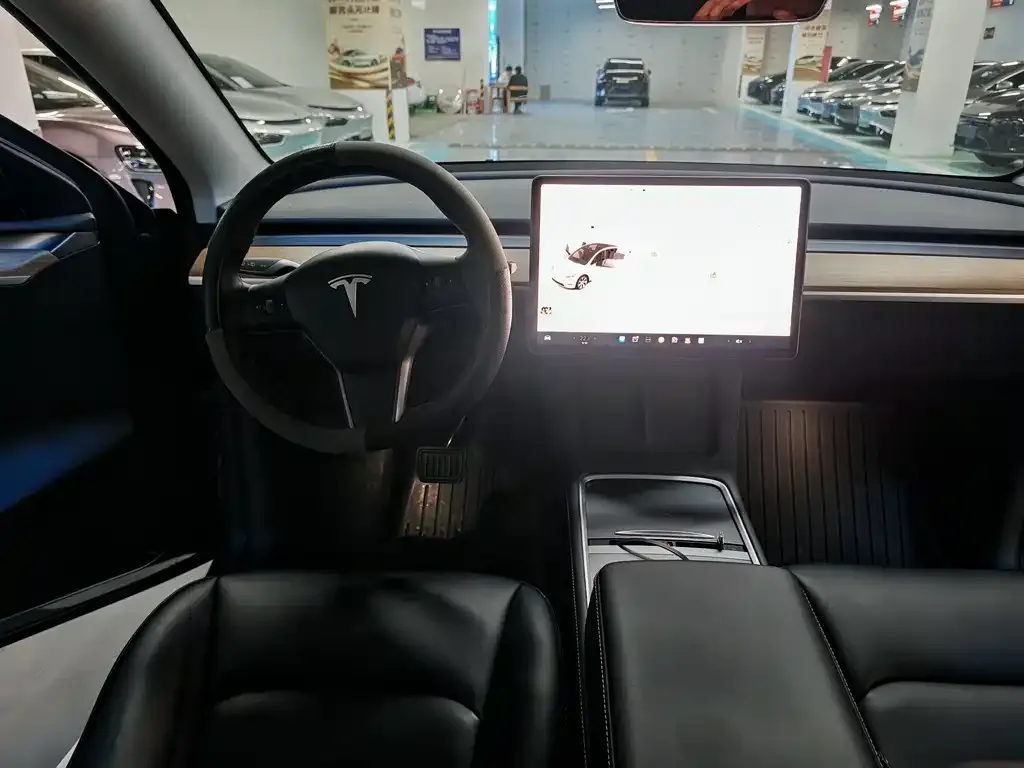 Tesla Model Y — фото 4