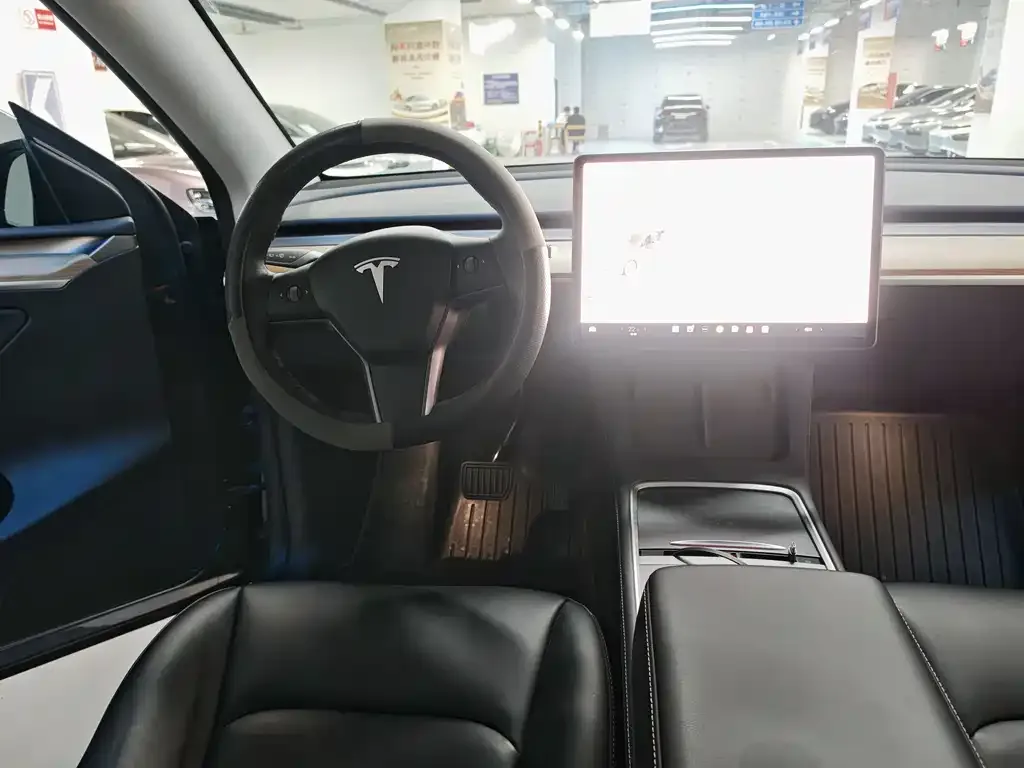 Tesla Model Y — фото 5