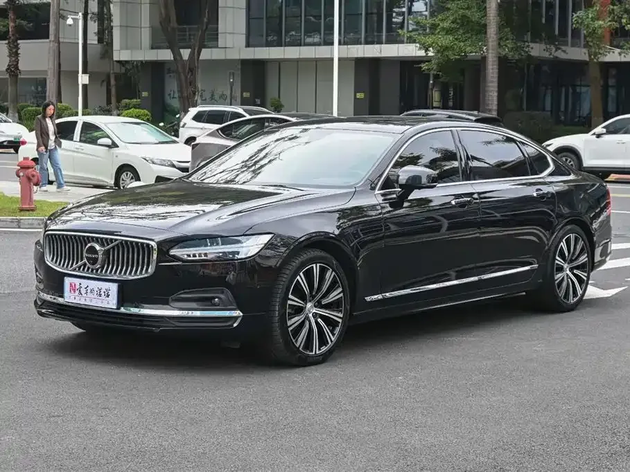 Volvo S90 — фото 1